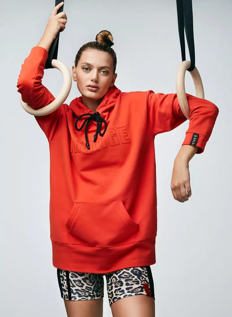 Bregje Heinen Goldbergh Activewear Spring 2020 अभियान में आगे बढ़ रही है