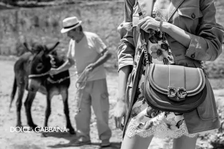 Si Bianca, Isabeli ug Jessica Pose sa Sicily para sa Dolce & Gabbana Spring 2020 Ads