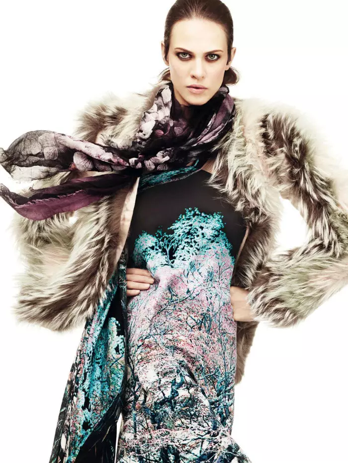 Aymeline Valade 和 Olga Sherer 为 Roberto Cavalli 2011 秋季系列