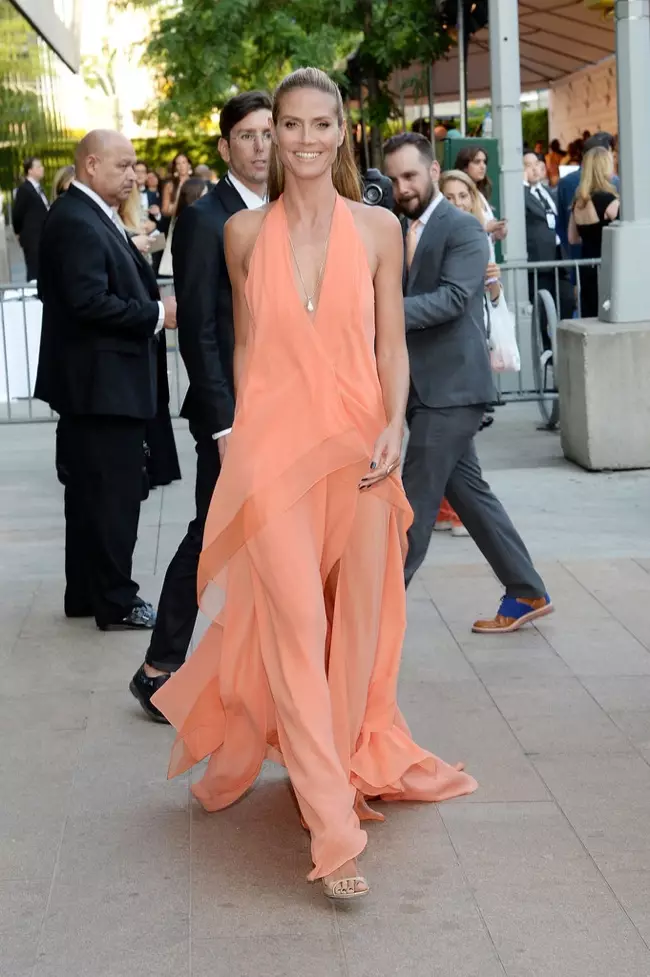 Heidi Klum het in Donna Karan uitgestap