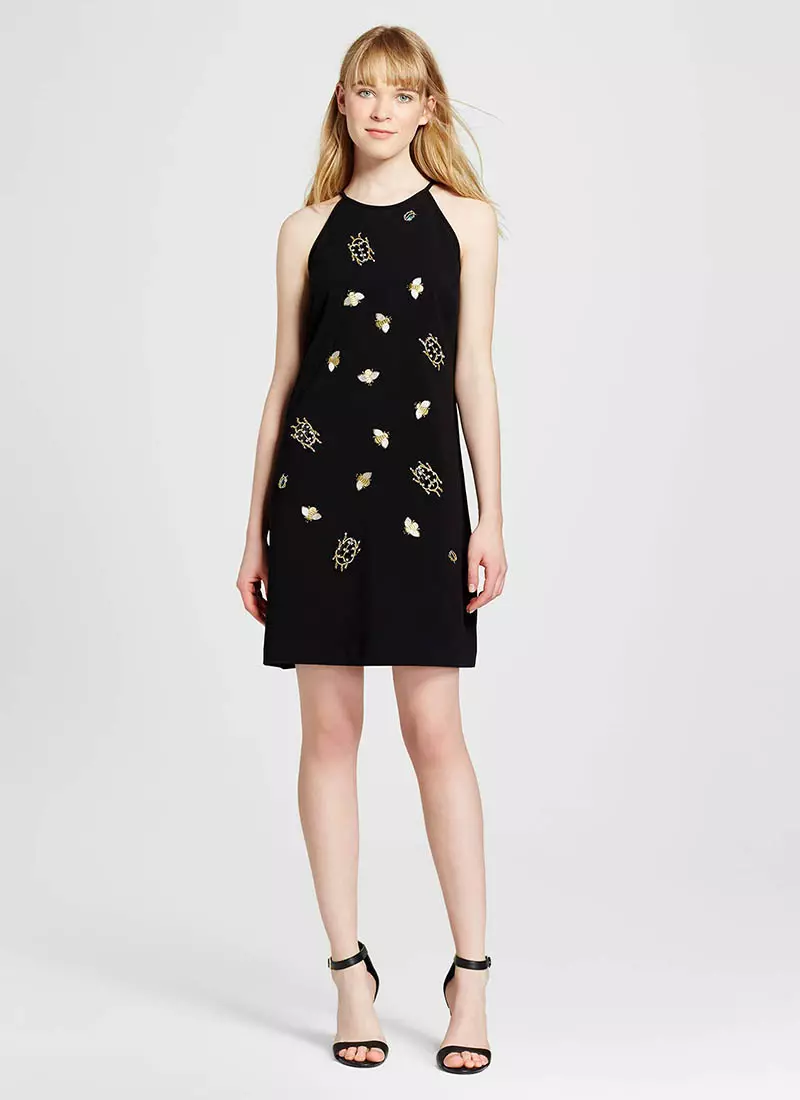 Si Victoria Beckham alang sa Target nga Black Embellished Bug Dress $60