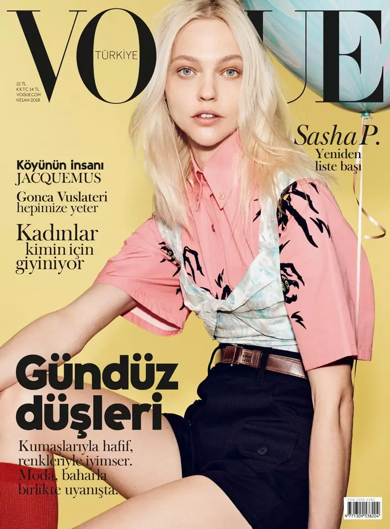 Sasha Pivovarova poserer i iøjnefaldende print til Vogue Tyrkiet