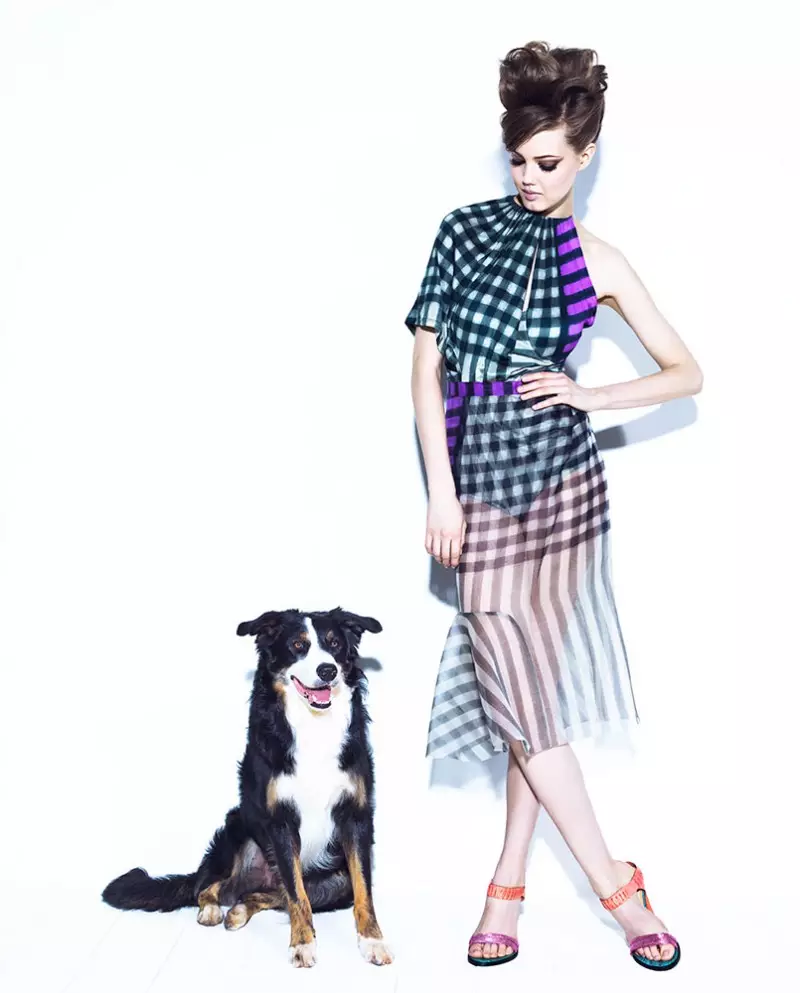 Lindsey Wixson มี Canine Co-Stars ใน Vogue Brazil ถ่ายโดย Jacques Dequeker