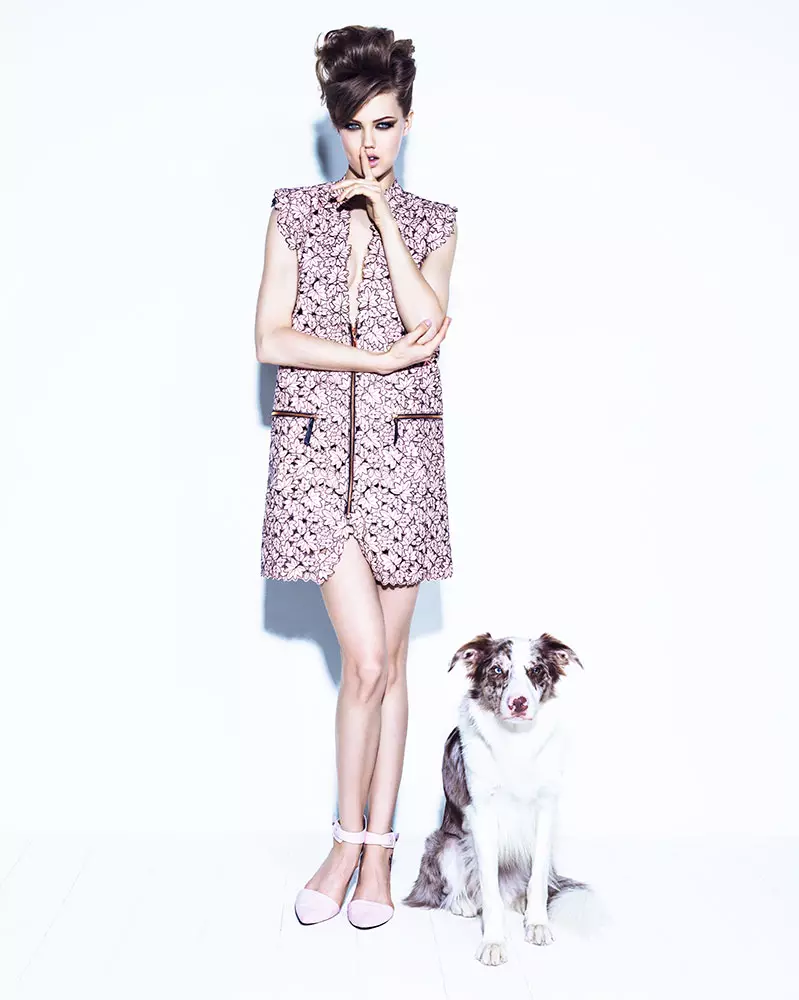 Lindsey Wixson มี Canine Co-Stars ใน Vogue Brazil ถ่ายโดย Jacques Dequeker