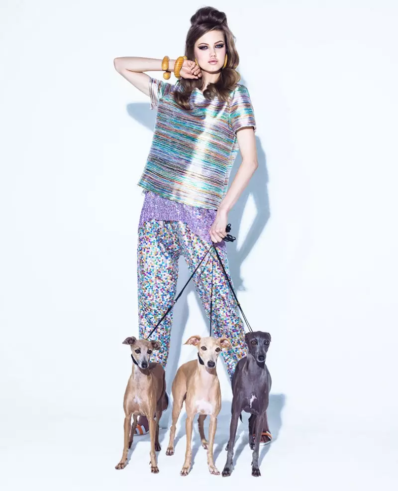 Lindsey Wixson có các ngôi sao đồng diễn Canine trên tạp chí Vogue Brazil Chụp bởi Jacques Dequeker