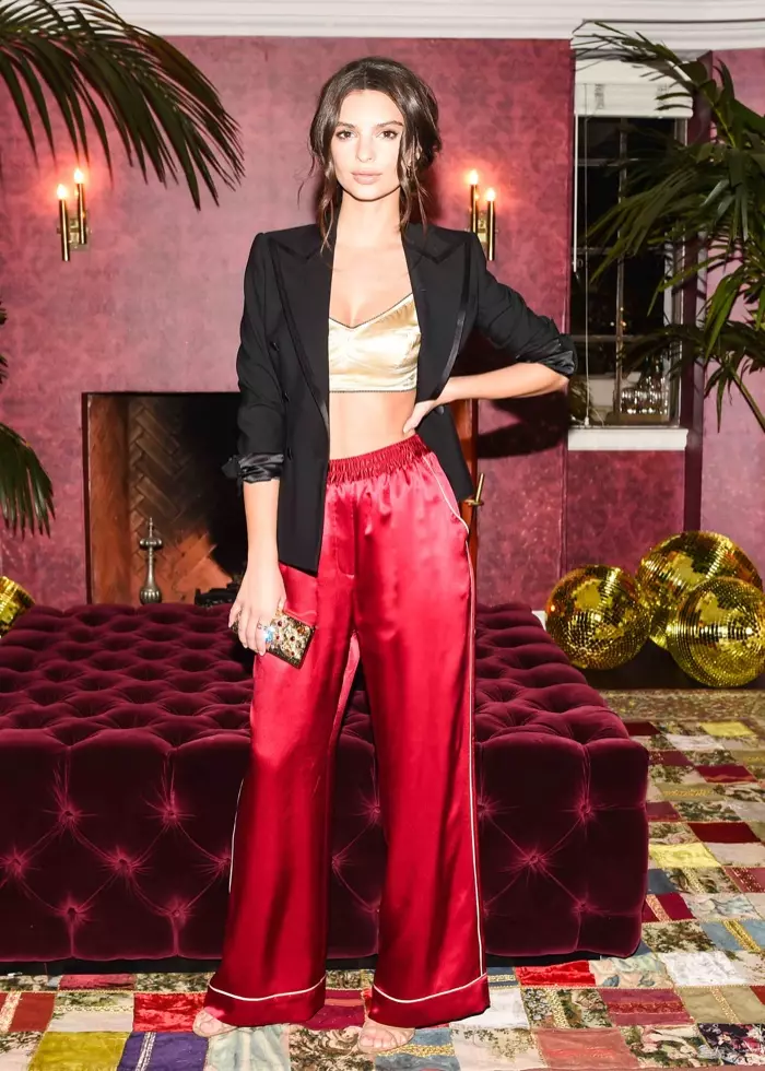 Emily Ratajkowski ĉe la Piĵama Festo de Dolce & Gabbana. Foto: BFA por Dolce & Gabbana