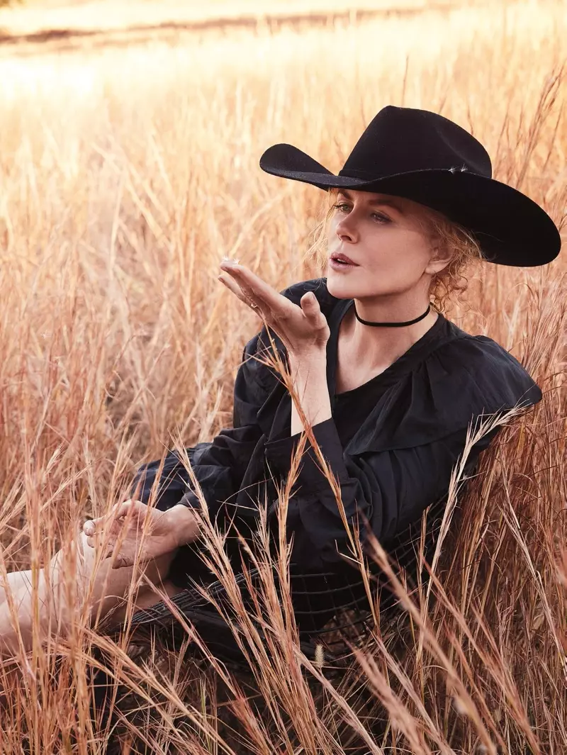 Nicole Kidman parece chique ocidental em blusa e saia Isabel Marant com chapéu Stetson