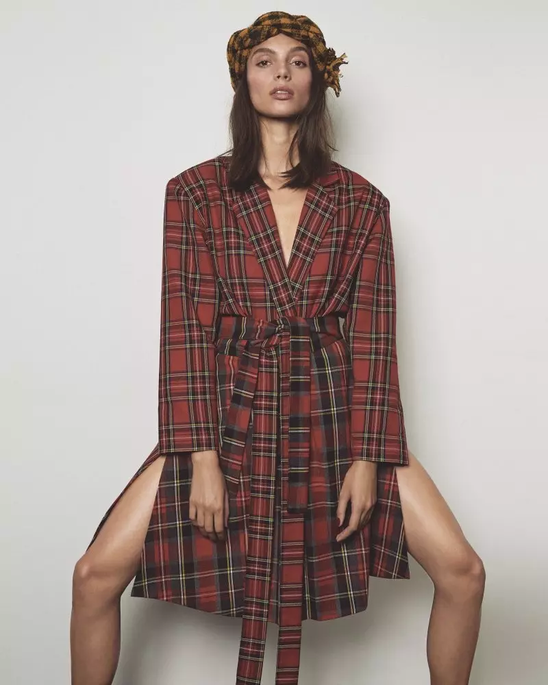 Charlee Fraser Embraces Plaid Prints pikeun S Moda