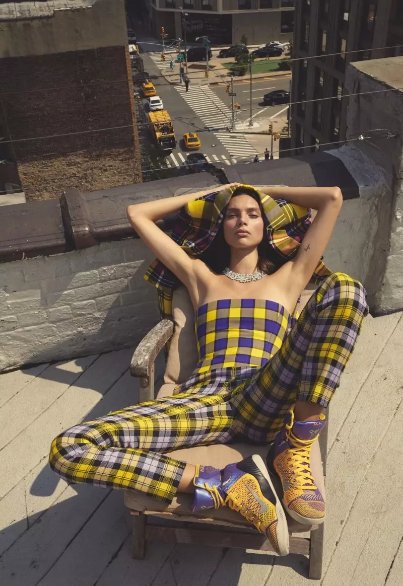 Charlee Fraser çapên Plaid ji bo S Moda hembêz dike