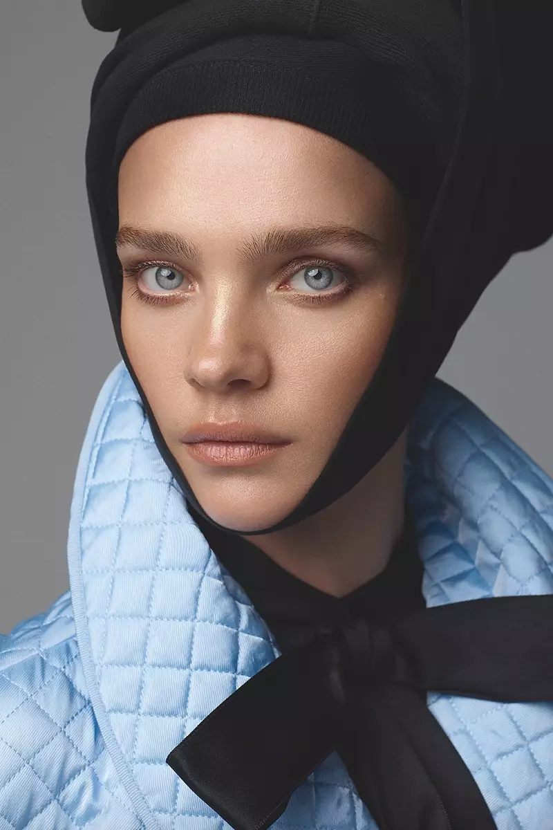 Múnlaíonn Natalia Vodianova Stíleanna Demure do S Moda