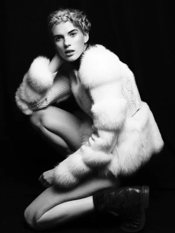 Anne Vyalitsyna ka Victor Demarchelier bakeng sa Vogue Jeremane Phupu 2011