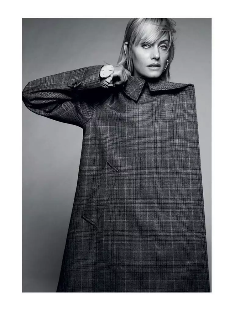 Амбър Валета се облича в есенен стил за Harper's Bazaar Испания
