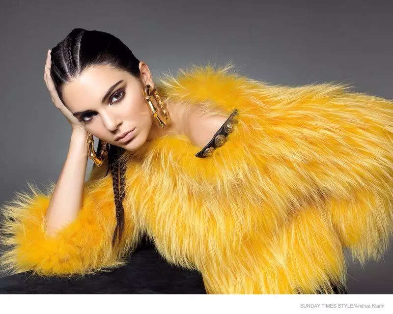 Balmain Fall හි Kendall Jenner Wows සන්ඩේ ටයිම්ස් ස්ටයිල් ෂූට් සඳහා සොයයි