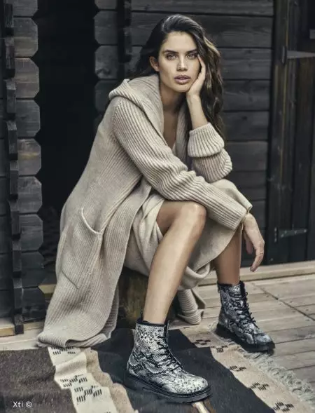 Sara Sampaio pozează în natură pentru campania XTI Shoes toamna '19