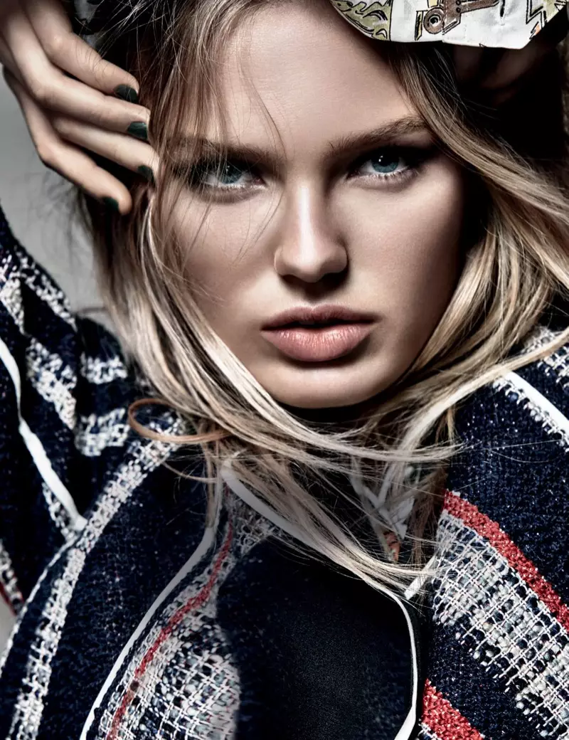 Romee Strijd obtén o seu primeiro plano cunha chaqueta de Prada