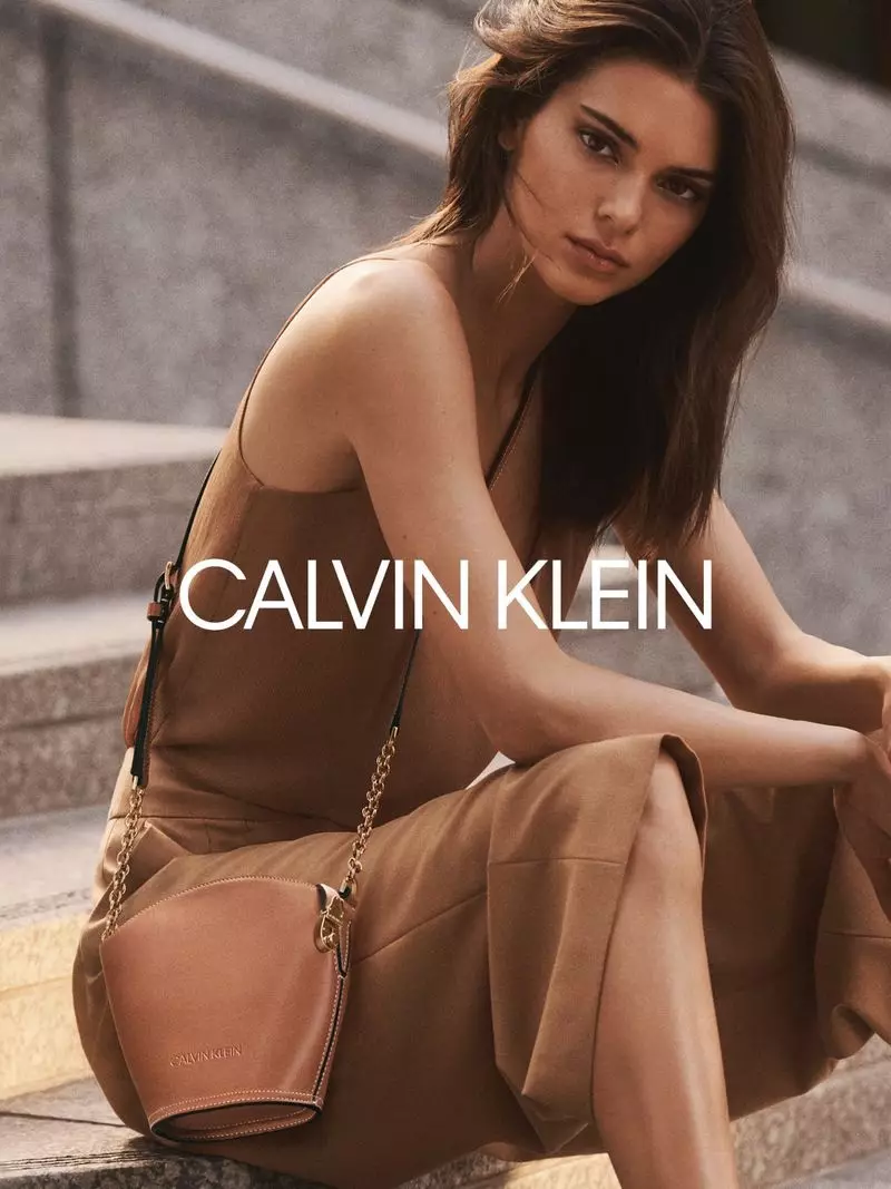 Kendall Jenner spiller hovedrollen i Calvin Kleins efterår-vinter 2020-kampagne.