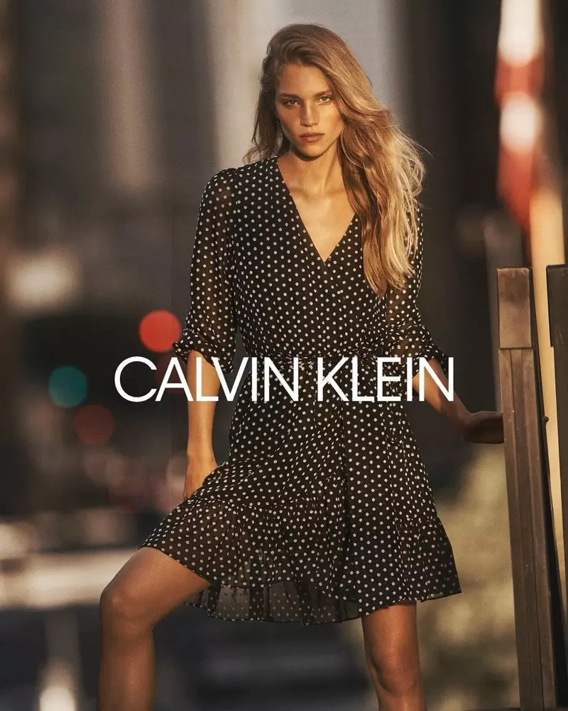 Rebecca Leigh Longendyke verschijnt in de herfst-winter 2020-campagne van Calvin Klein.