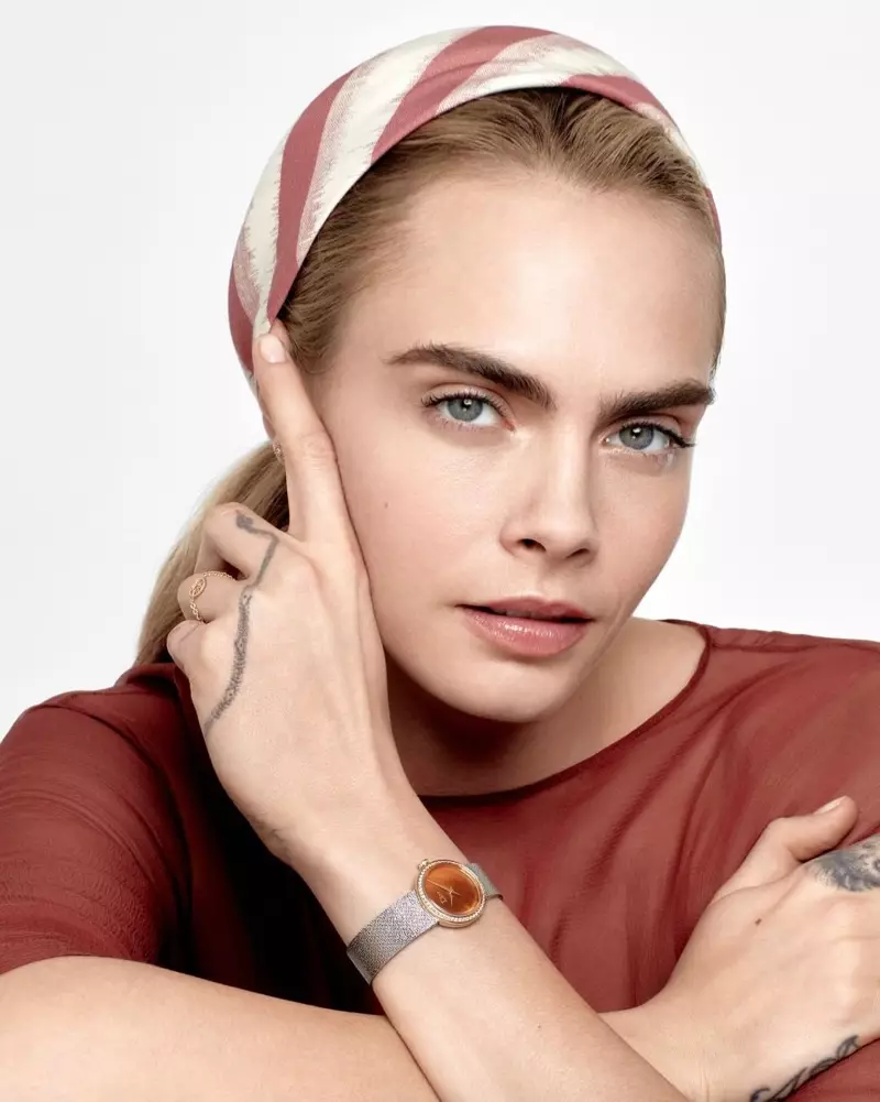 Model Cara Delevingne Dior La D de Dior Satine-horlosieveldtog.