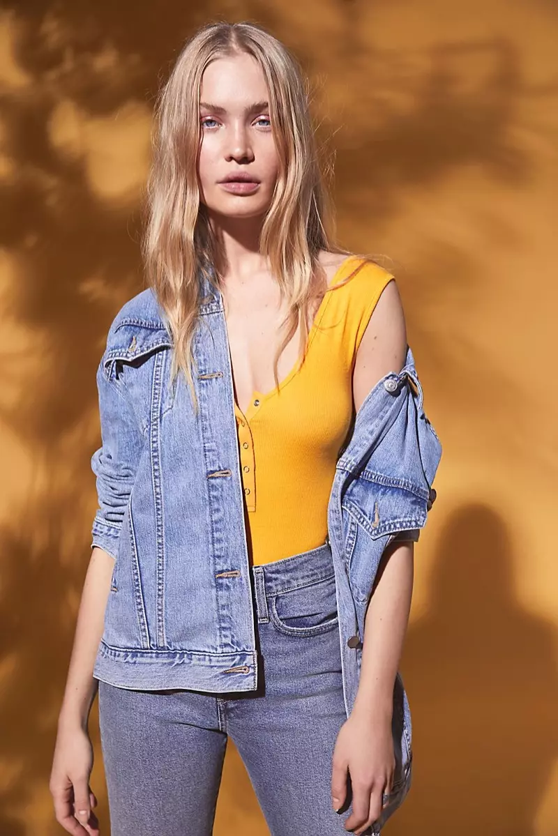 Intimate Free People Take Me Out Tank Bodysuit un Levi's Baggy Denim Trucker Jacket