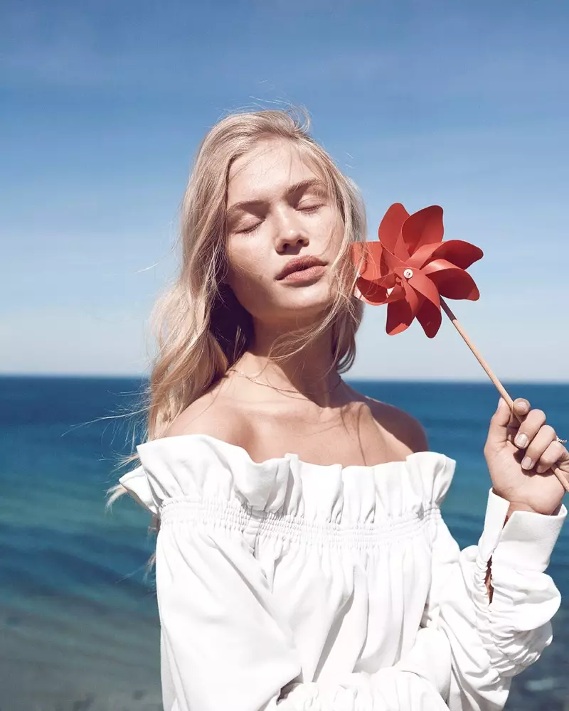 Camilla Christensen Merangkul Gaya Luaran di ELLE Denmark