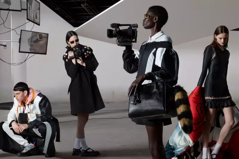 Burberry mbukak kampanye musim gugur-musim dingin 2019. Foto: Nick Knight