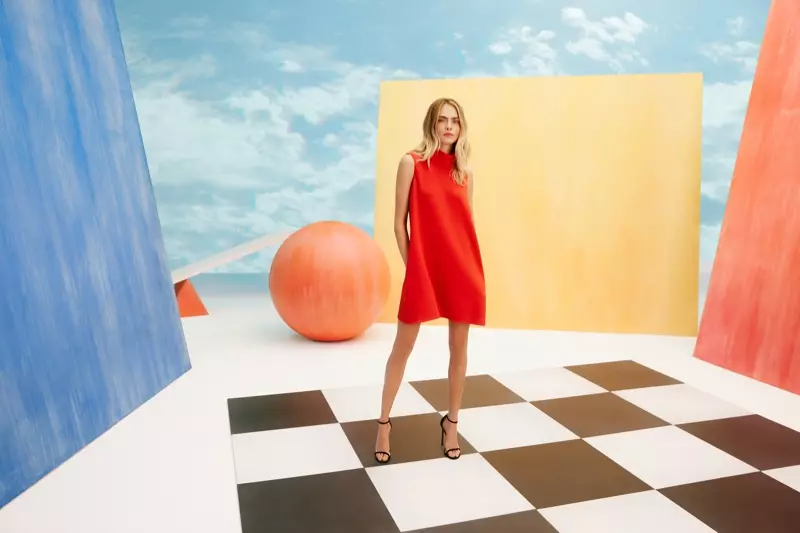 Cara Delevingne protagonista da Amazon-en Luxury Stores kanpainan.