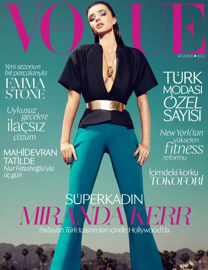 Modela Awustralya ji bo berga Tebaxa 2012 ya Vogue Turkey poz da, bi deqên mezin xwe nîşan da.