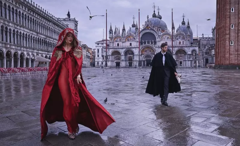 Hannah Ferguson er Lady in Red for Harper's Bazaar