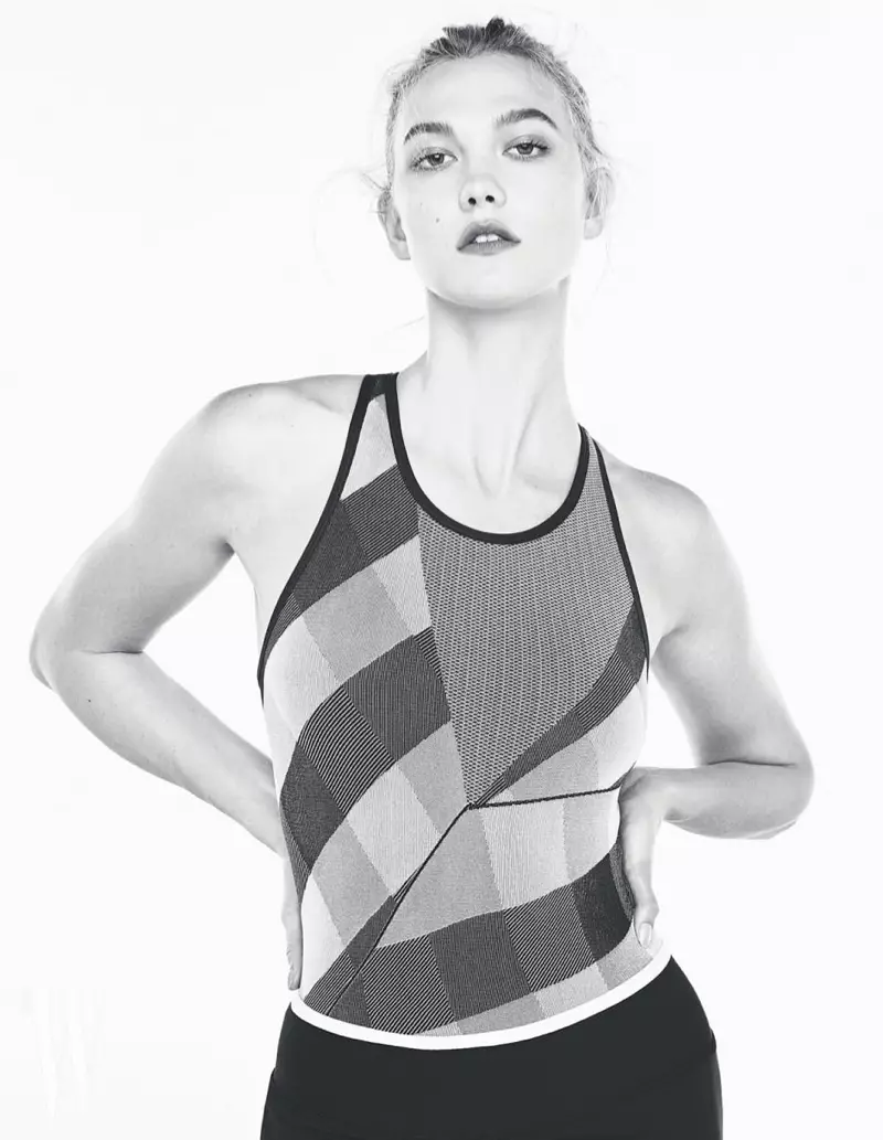 Karlie Kloss canalise des vibrations sportives pour W Korea