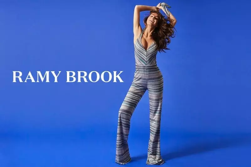 Ein Bild aus der Ramy Brook Werbekampagne Frühjahr 2019 mit Camila Morrone