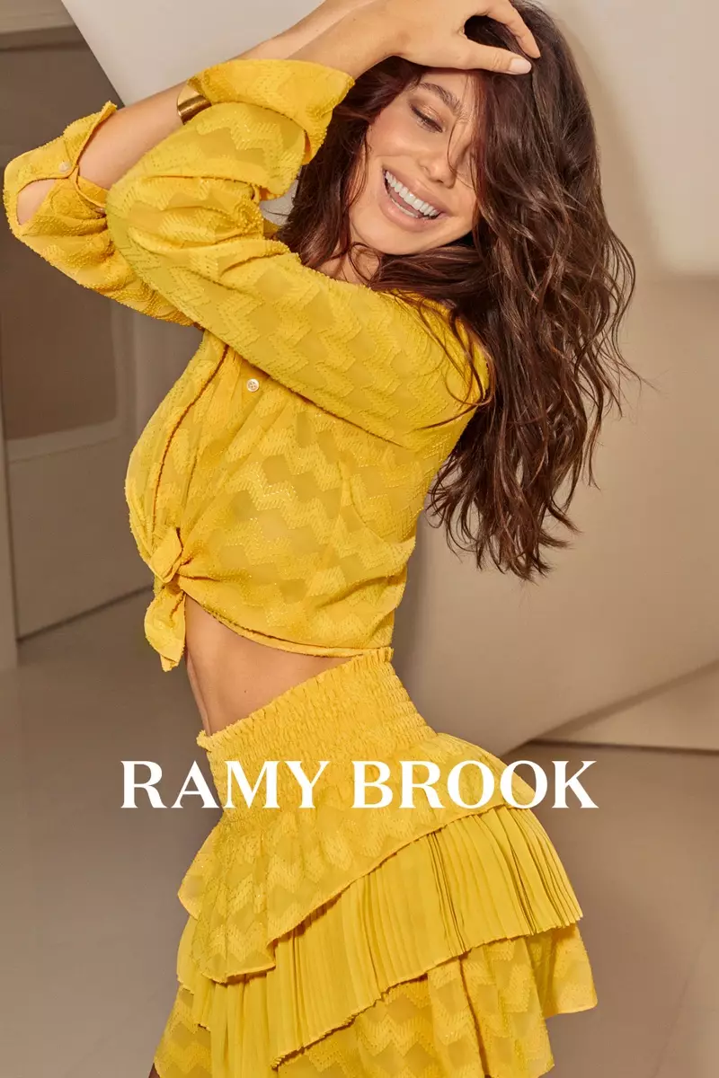 Camila Morrone estrela campanha primavera-verão 2019 da Ramy Brook