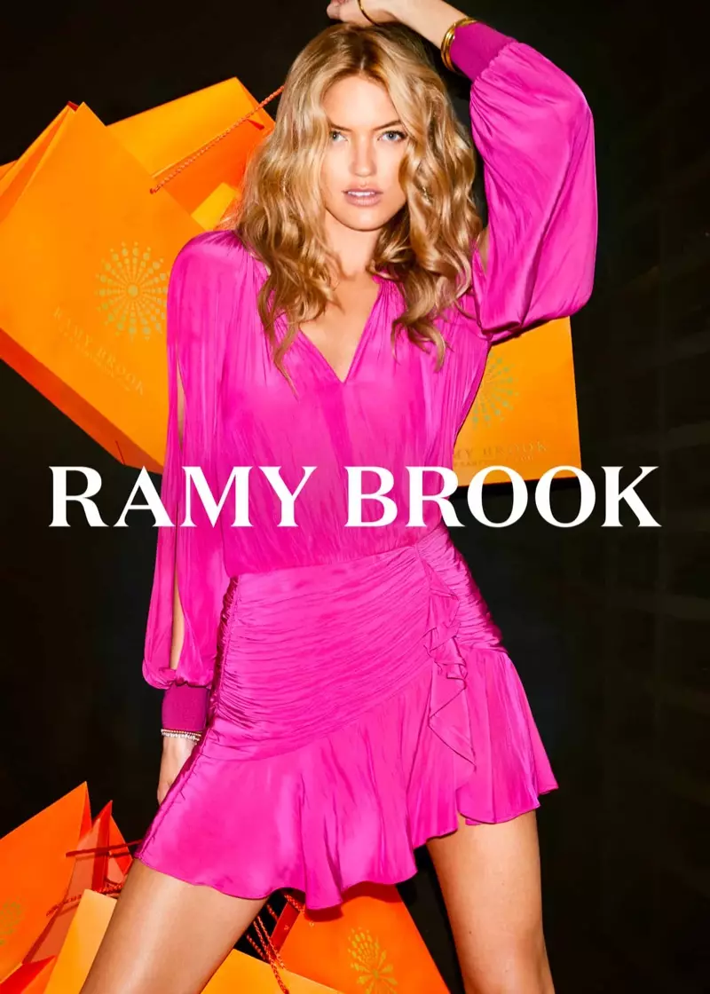 Ramy Brook เกณฑ์ Martha Hunt สำหรับแคมเปญฤดูใบไม้ร่วงฤดูหนาวปี 2018