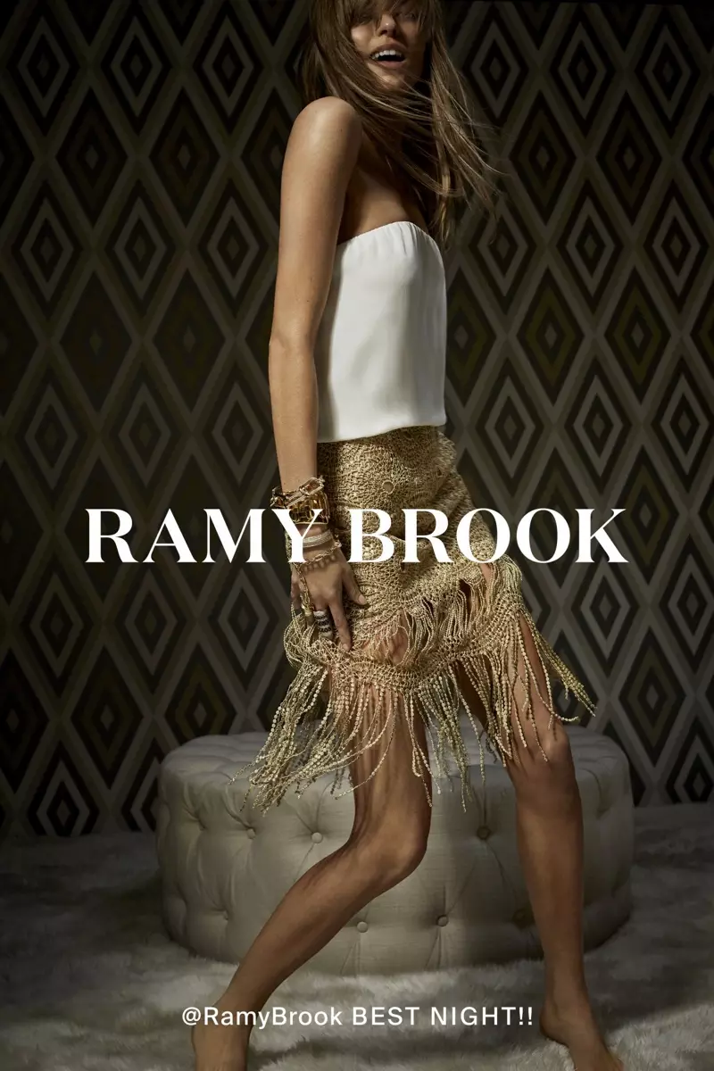 Gambar dari kampanye iklan musim semi 2018 Ramy Brook dengan Martha Hunt