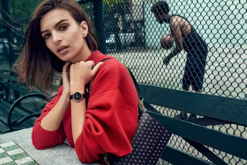 Emily Ratajkowski fronts DKNY lub caij nplooj zeeg-lub caij ntuj no 2017 phiaj los nqis tes