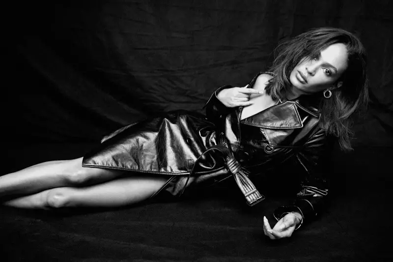 Joan Smalls Models Cool Girl Sigana pikeun PORTER Edit