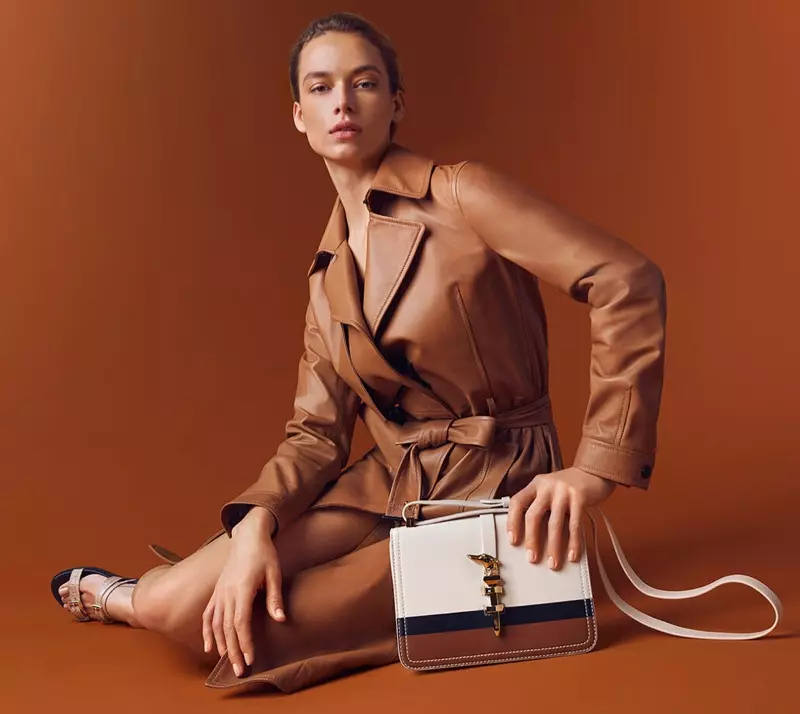 Ανοιξιάτικη καμπάνια Hannah Ferguson Trussardi 2019