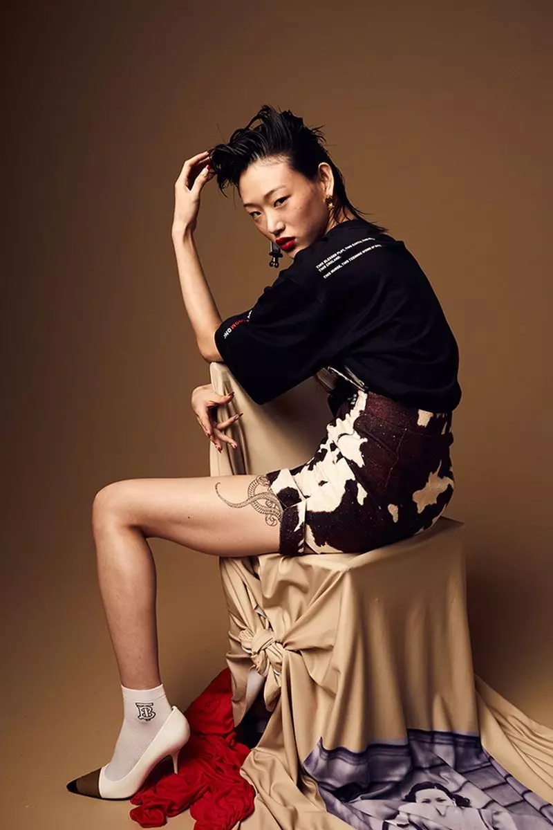 Sora Choi สวมดีไซน์ Burberry สำหรับ W Korea