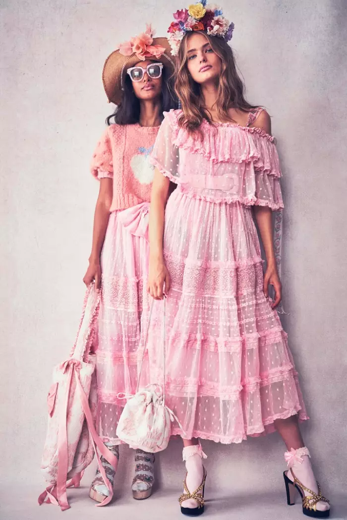 Gaya pink nangtung pikeun LoveShackFancy Resort 2020 lookbook