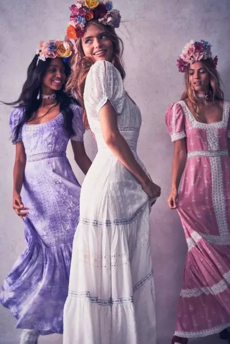 Anna Mila, Melie és Caroline álmodozóan néz ki a LoveShackFancy Resort 2020-ban