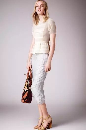 Ang Linya sa Burberry's Resort 2015 Giinspirar sa Balak, Mga Hapin sa Libro