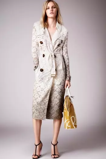 Řada Burberry's Resort 2015 je inspirována poezií, obálkami knih