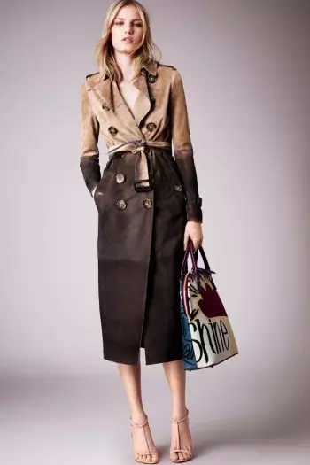 Burberry نىڭ ئارامگاھى 2015 لىنىيىسى شېئىر ، كىتاب مۇقاۋىسىدىن ئىلھاملانغان