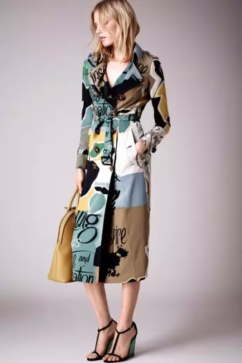 קו Burberry's Resort 2015 הוא בהשראת שירה, כריכות ספרים