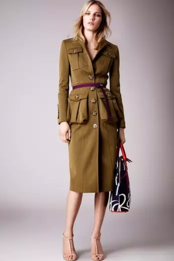 Burberry's Resort 2015 Umurongo Uhumekewe na Poetry, Covers Book