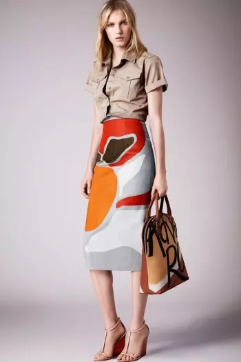 Řada Burberry's Resort 2015 je inspirována poezií, obálkami knih