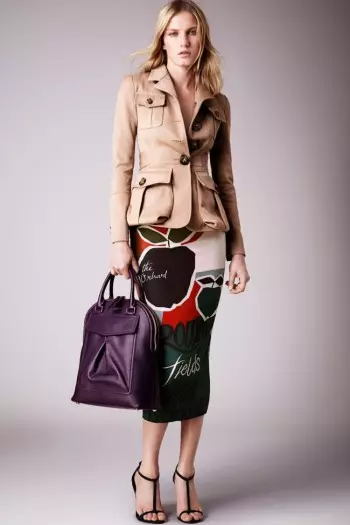 Burberry's Resort 2015 Umurongo Uhumekewe na Poetry, Covers Book