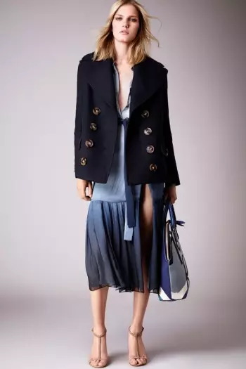 Řada Burberry's Resort 2015 je inspirována poezií, obálkami knih