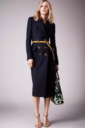 Burberry's Resort 2015 Line ass inspiréiert vu Poesie, Buchdeckelen