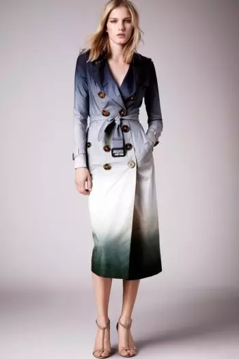 Linja Burberry's Resort 2015 është frymëzuar nga poezia, kopertinat e librave