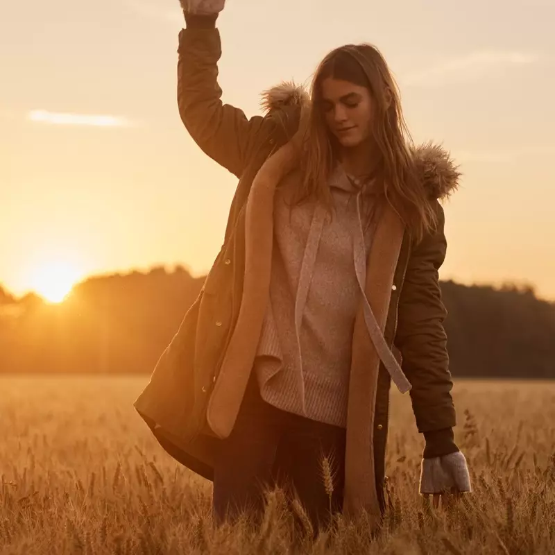 Parka encoixinada de H&M, jersei amb caputxa de punt i pantalons ajustats fins als turmells